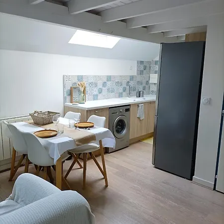 Le Pied-a-terre Des Bains Apartment